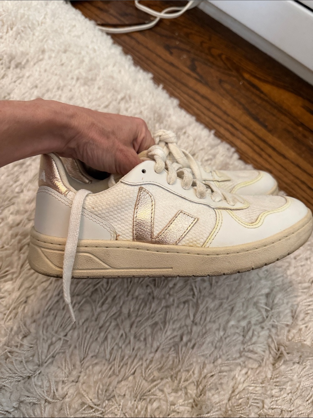 Veja v10 white and gold size 5 Euro 36